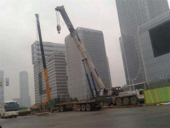 泽库县“自动找平”—— 吊车的 “平地神器” 技术